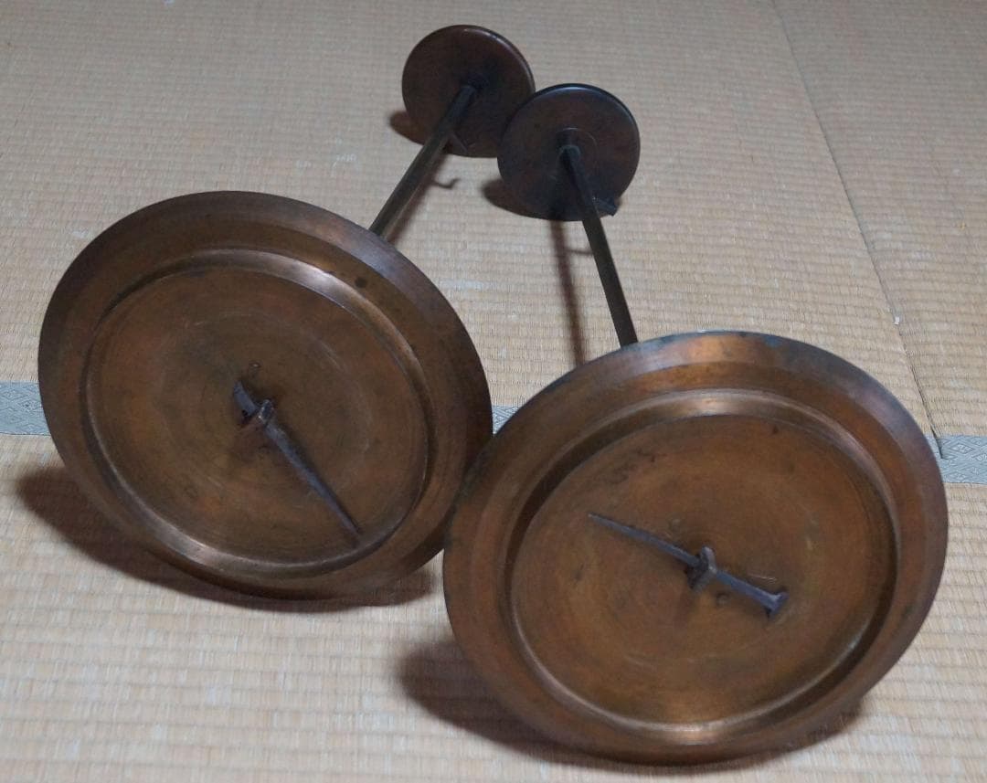 明治期 大型古銅製 桔梗座燭台 灯火器 蝋燭立 灯具一雙 蓋付小壺 銅製ハサミ付