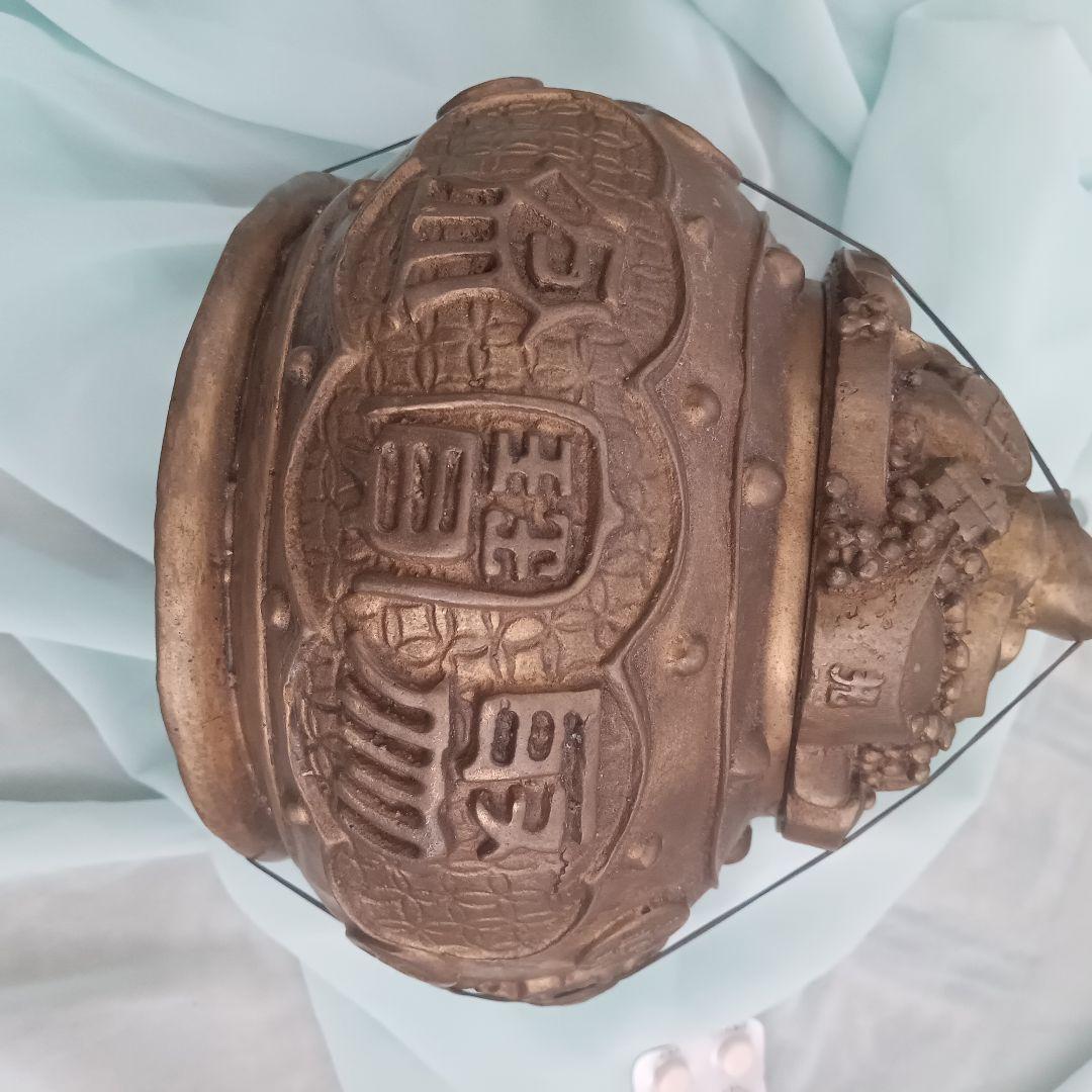 聚寶盆 意味合い: 聚寶盆は「財宝を集める秘宝器」として知られている