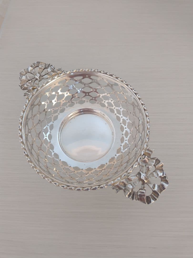 純銀　リボンのボンボンディッシュ