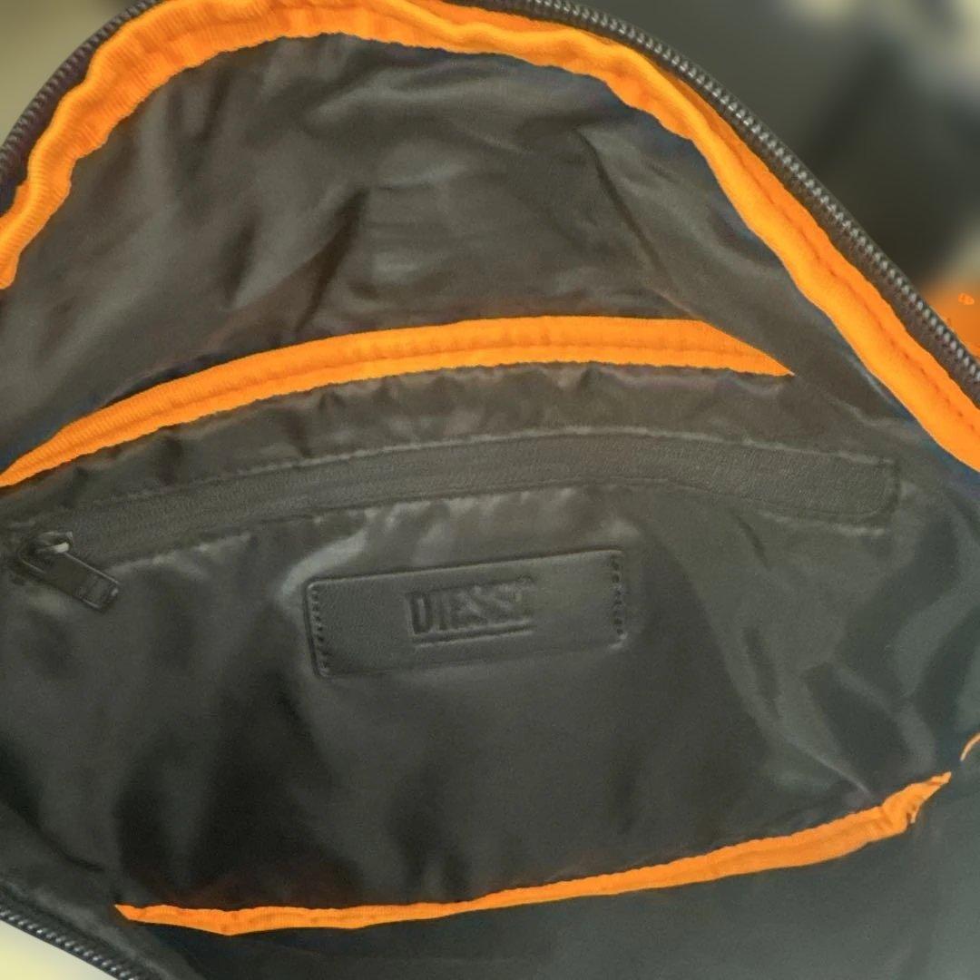 DIESEL ボディバッグ・ウエストポーチ シルバー・ブラック