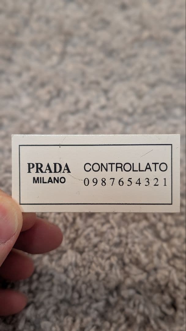 【ゆーゆーゆ  】PRADA Wファスナー 財布 ブラック