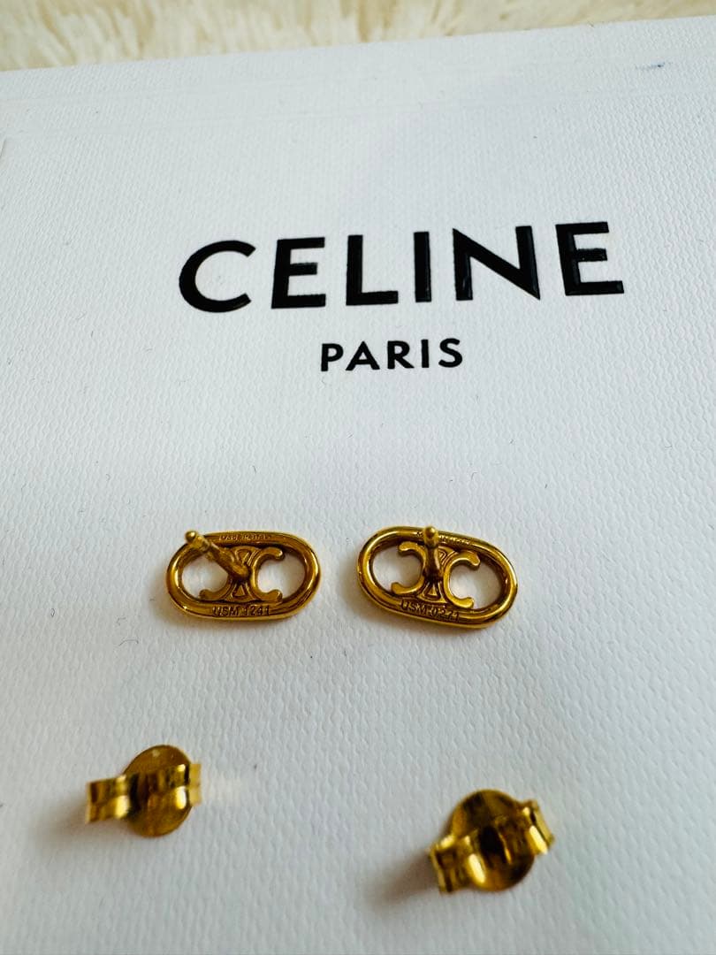 CELINE マイヨントリオンフスタッズピアス
