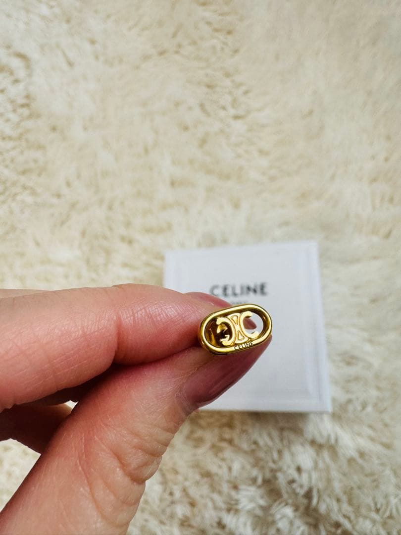 CELINE マイヨントリオンフスタッズピアス