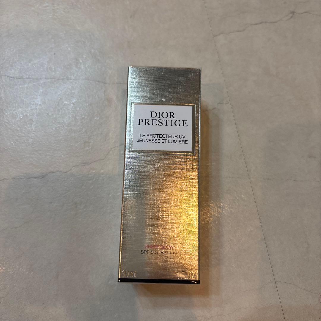 ディオールプレステージホワイトUVルミエールシアーグロー