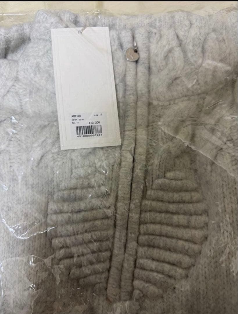 新品未使用Heart loose knit gray 大阪　ハートチャーム