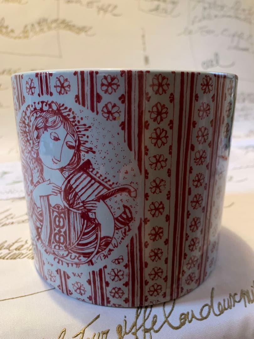 ビヨンヴィンブラッド　レアなニモール窯ビンテージの12月の赤フラワーポットです！