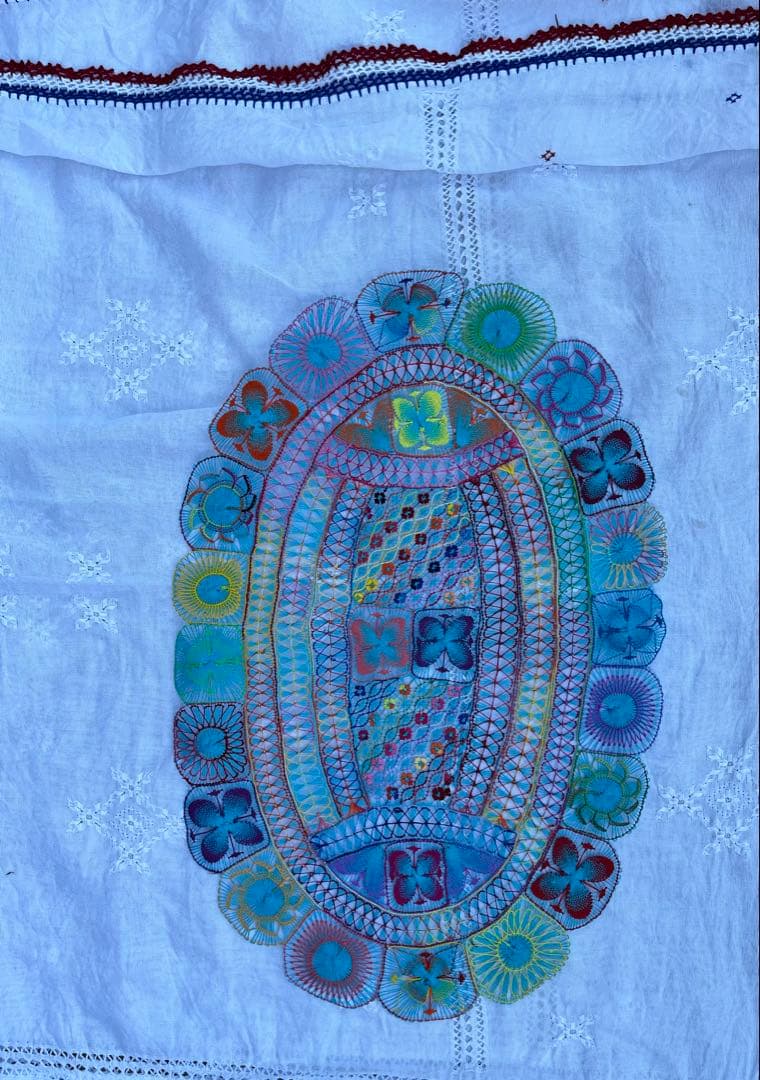 楕円形パラグアイ伝説織　ニャンドゥティレース　テーブルセンター　オバールドイリー