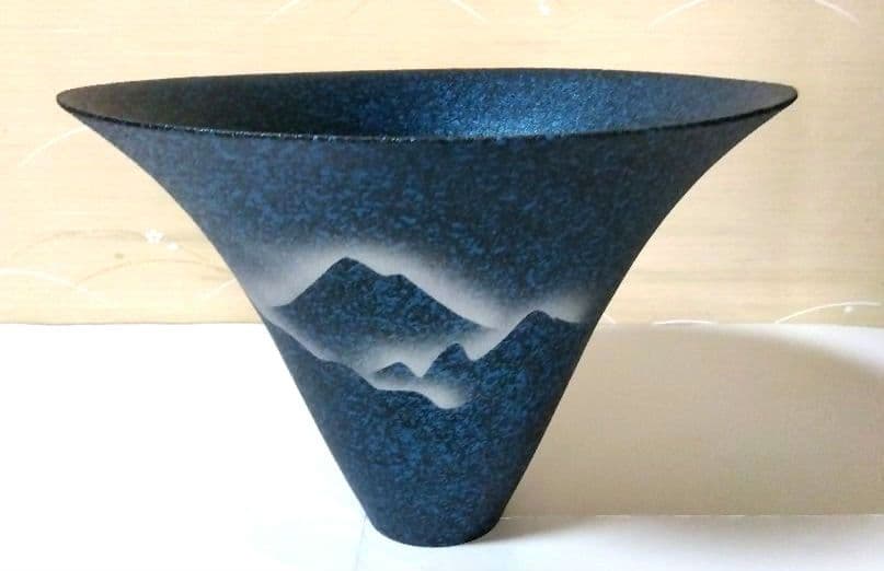 花器　合金　中板付