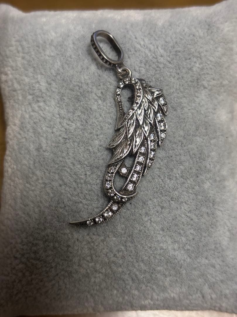 Loree Rodkin ローリーロドキン　クロス、フェザー、丸型ネックレス