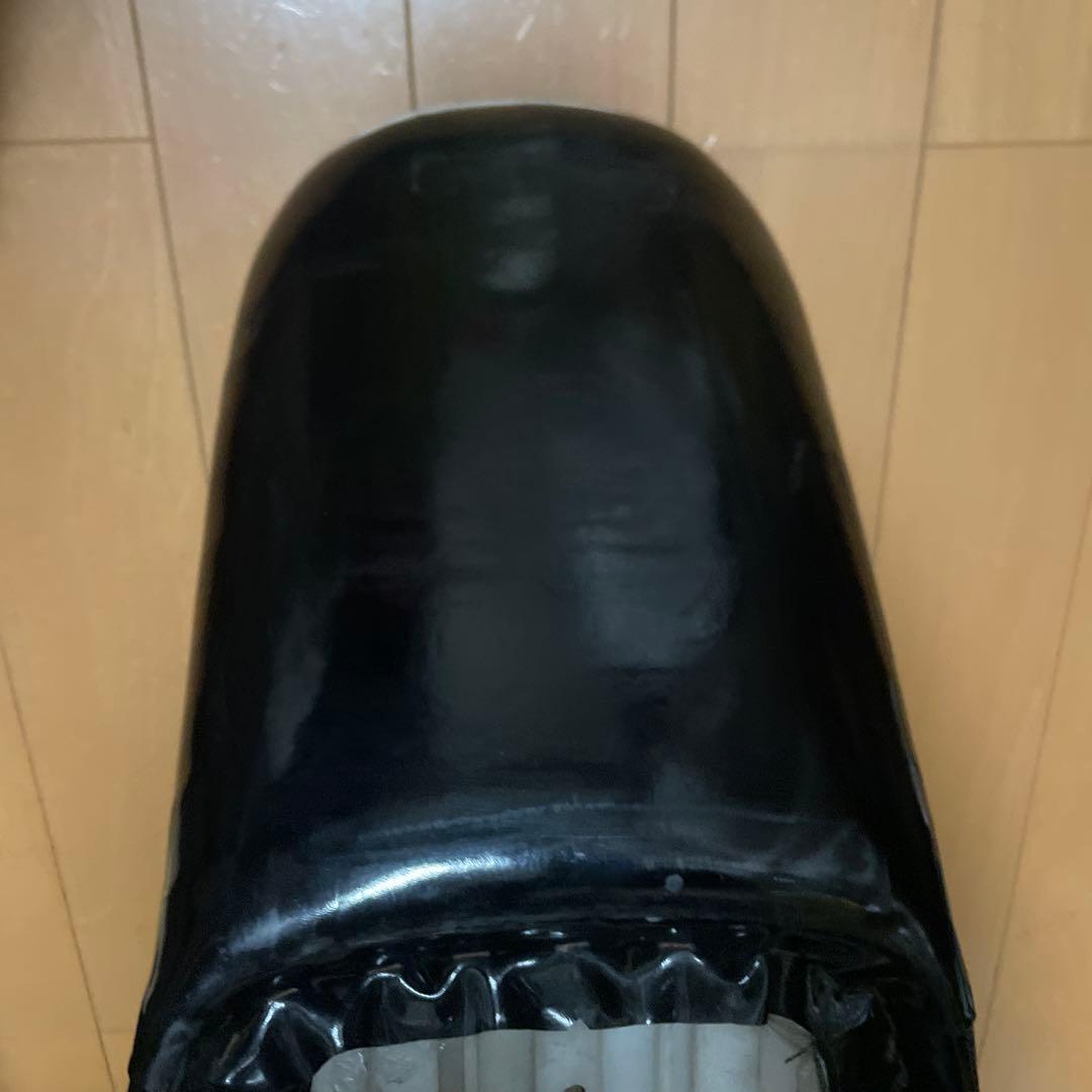 xjr400 チョビ3段シート　黒　30cm 合皮　エナメル