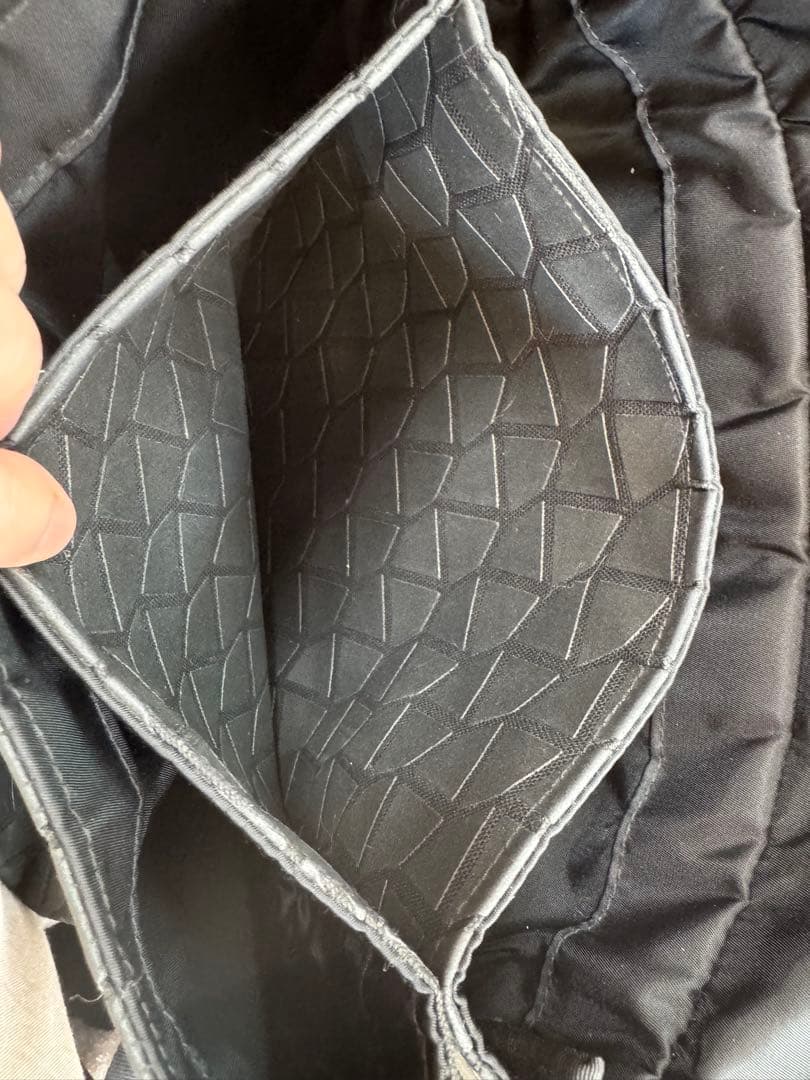 chi.wata　チワタ　幾何学模様 ブラックリュック