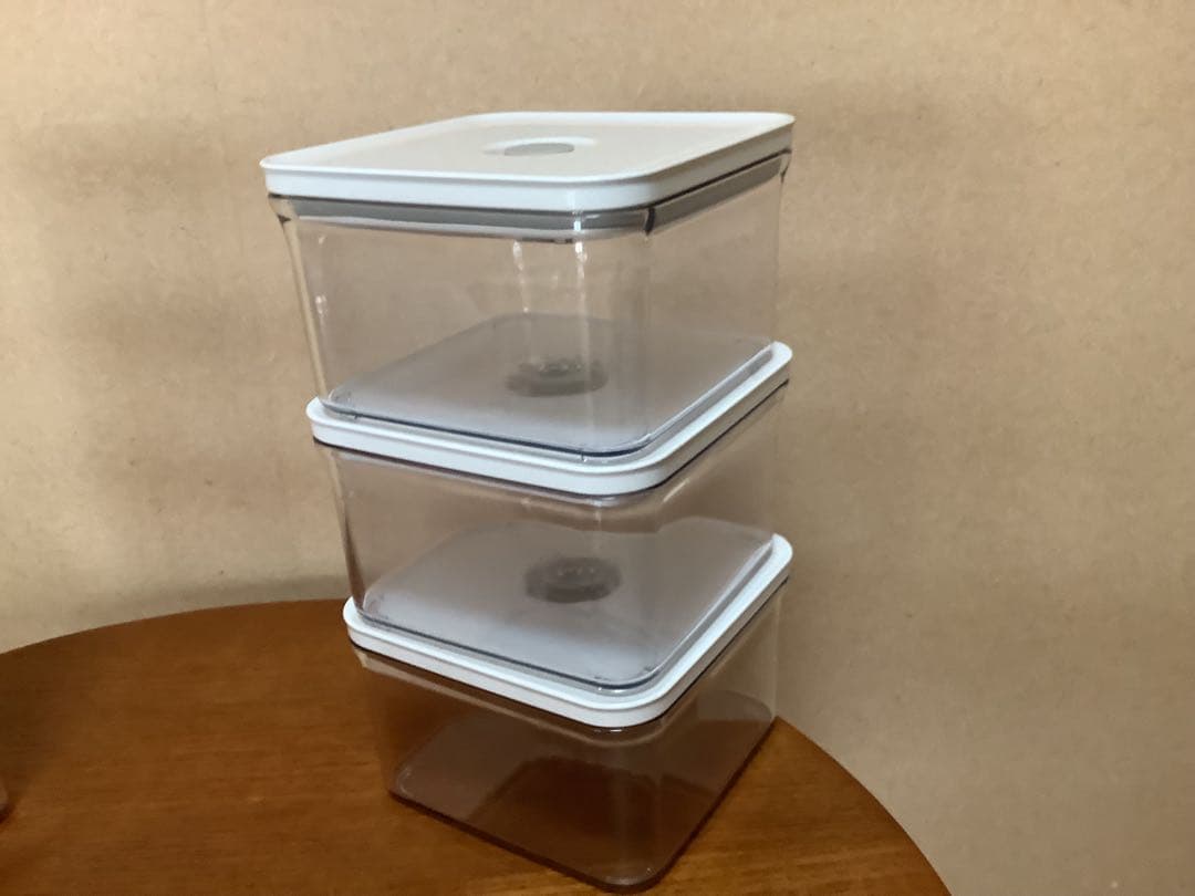 人気の真空保存容器　VAKUEN