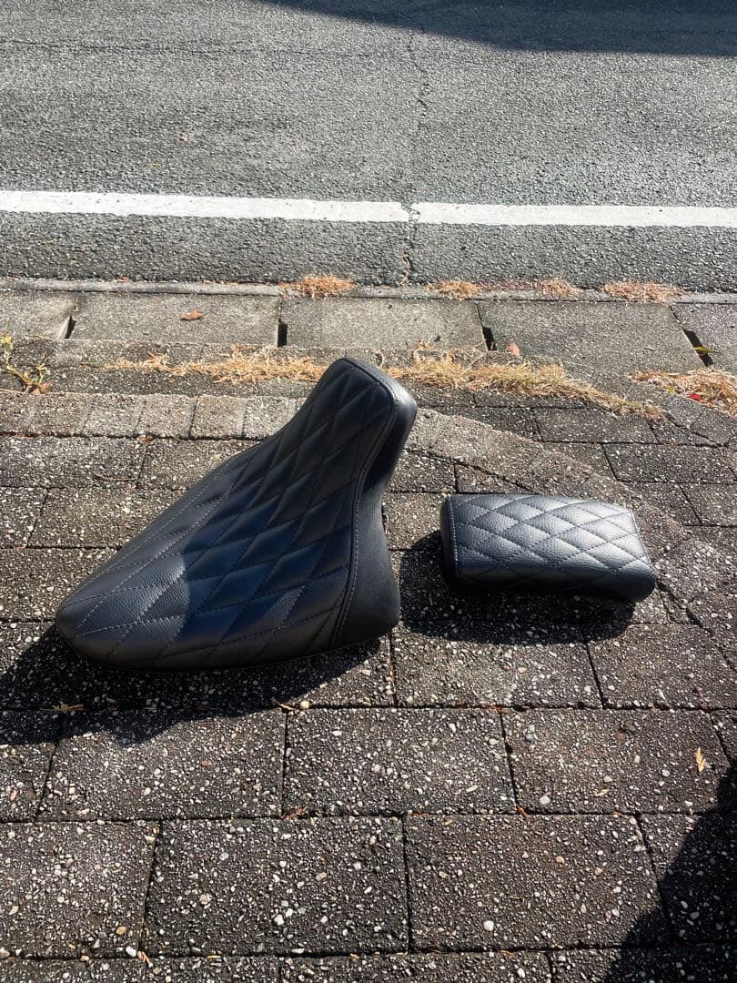 フラットフェンダー用ソロシート&ピリオンシート ダイヤ柄　ドラッグスター400