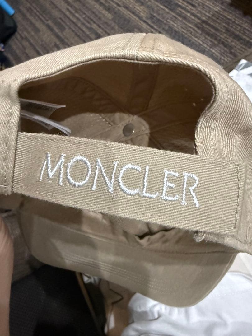MONCLER ベースボールキャップ UNI ベージュ