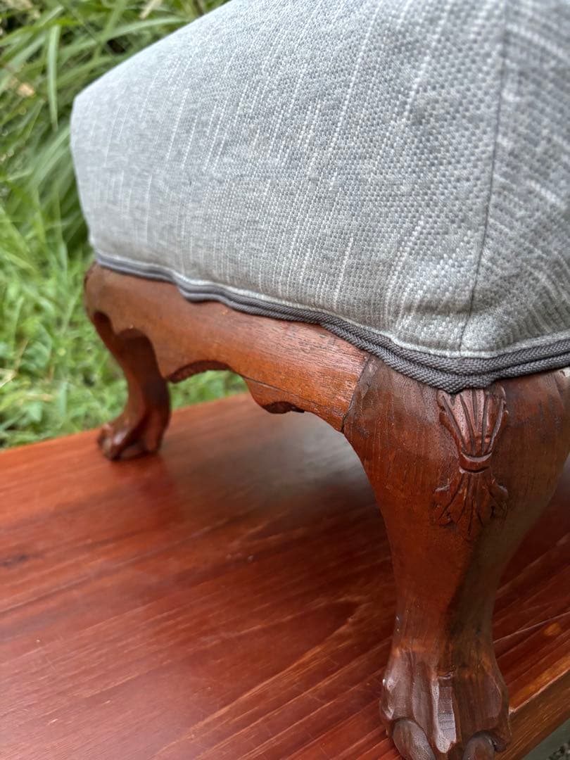 アンティーク　グレーのオットマン・スツール　カブリオールレッグ　クロウ&ボール