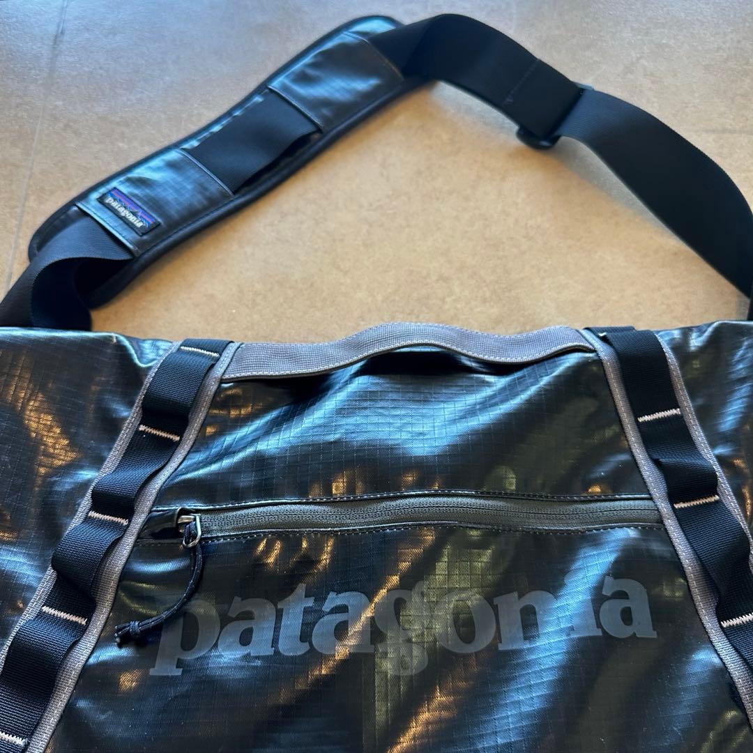 Patagonia メッセンジャー　ショルダーバッグ　Y2K 　黒　エナメル 黒