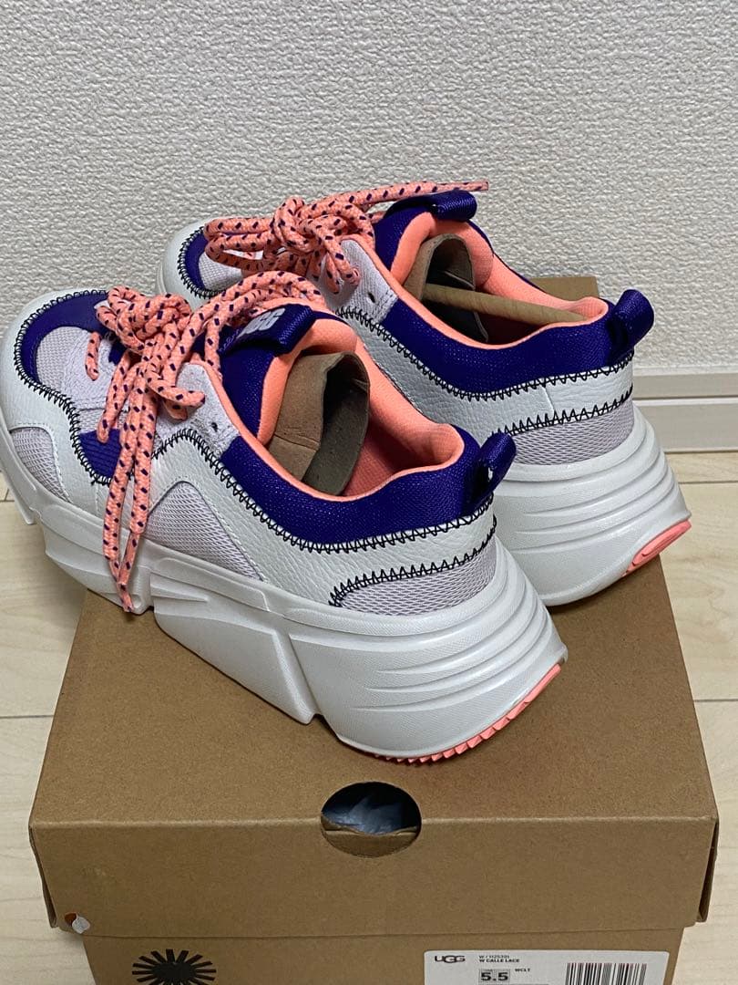UGG スニーカー　カレレース