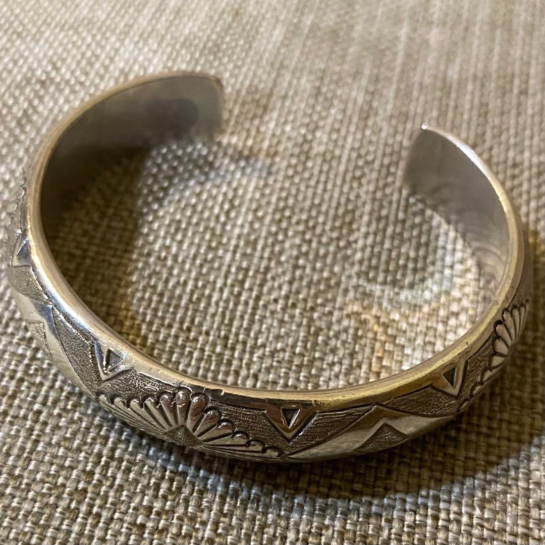 ナバホ族 / Zane Tahe / バングル / インディアンジュエリー