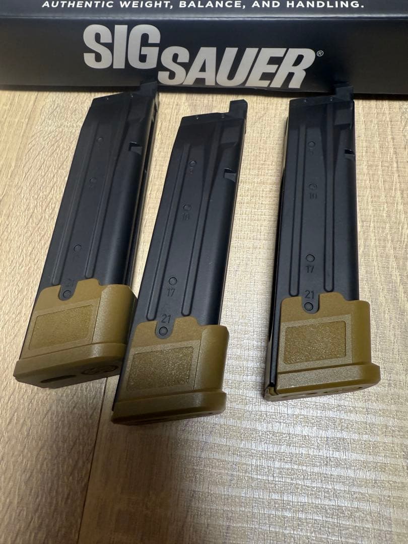 SIG SAUER M17 CO2 マガジン計4本+その他