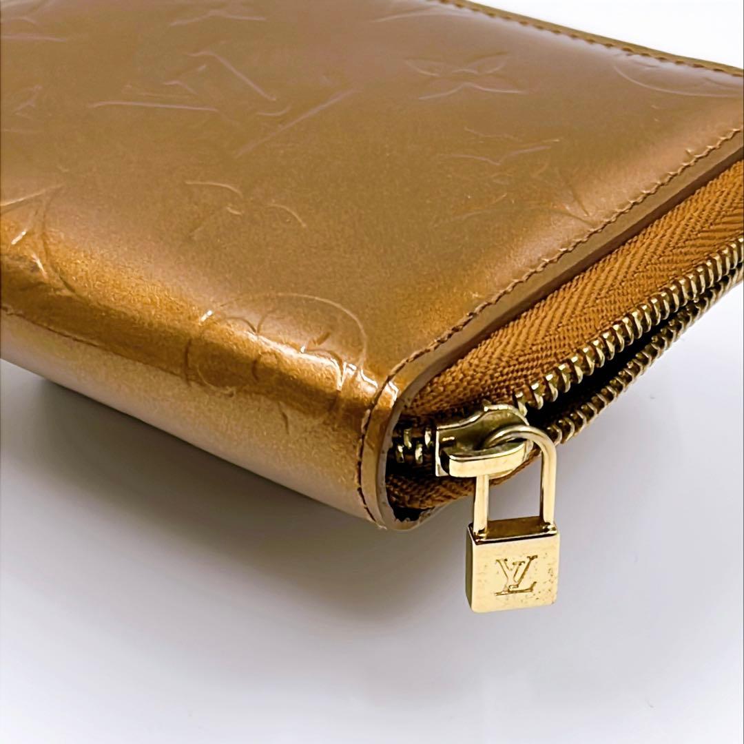 LOUIS VUITTON ルイヴィトン ヴェルニ ブルーム ラウンドジップ
