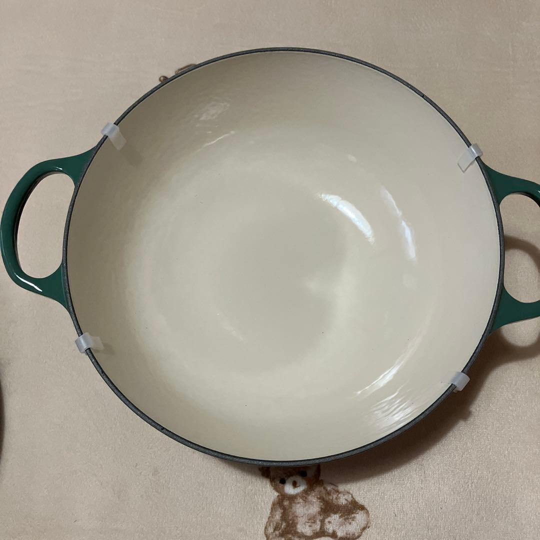 新品未使用＊ルクルーゼ／シグニチャーマルミット28cm オリーブブランチレリーフ