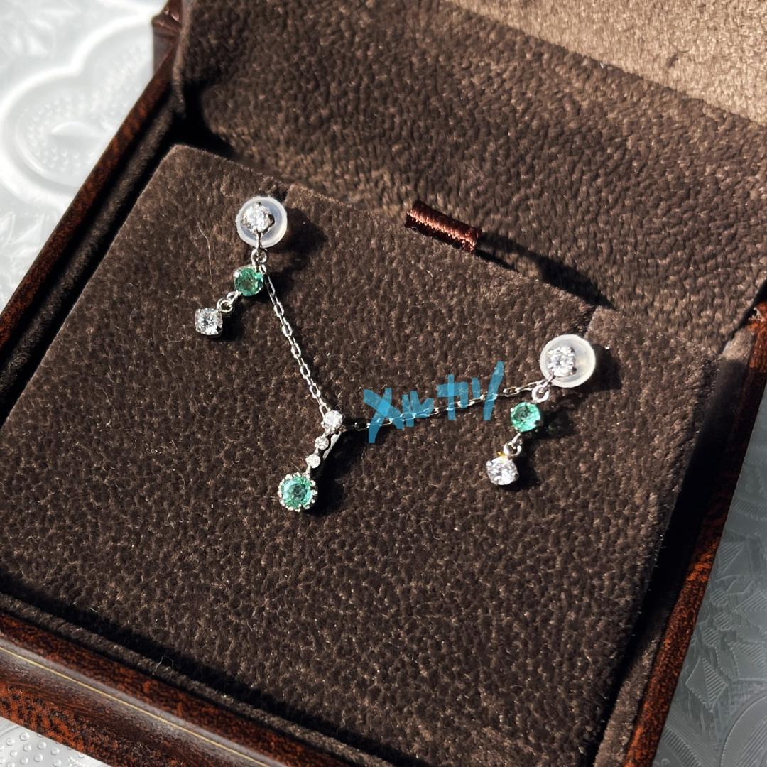 【ジュエリーツツミ】K10 WG　エメラルド　キュービックジルコニア　３連ピアス