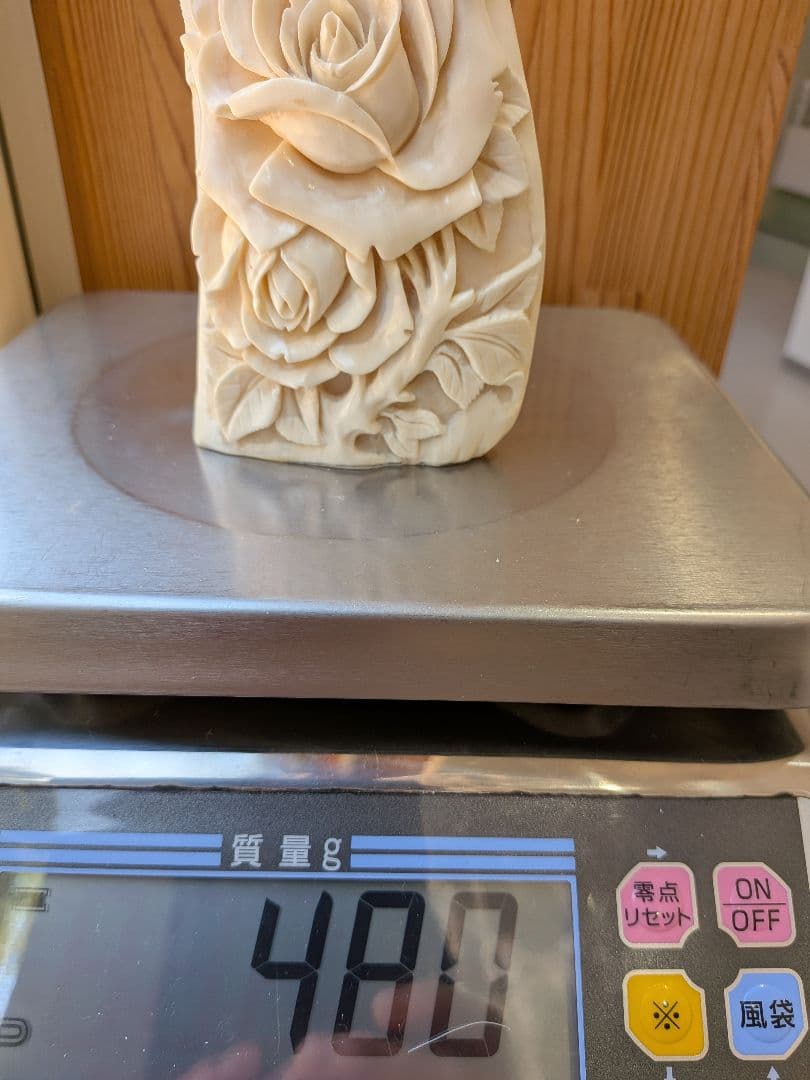 マッコウ鯨歯　本物バラの彫刻 置物