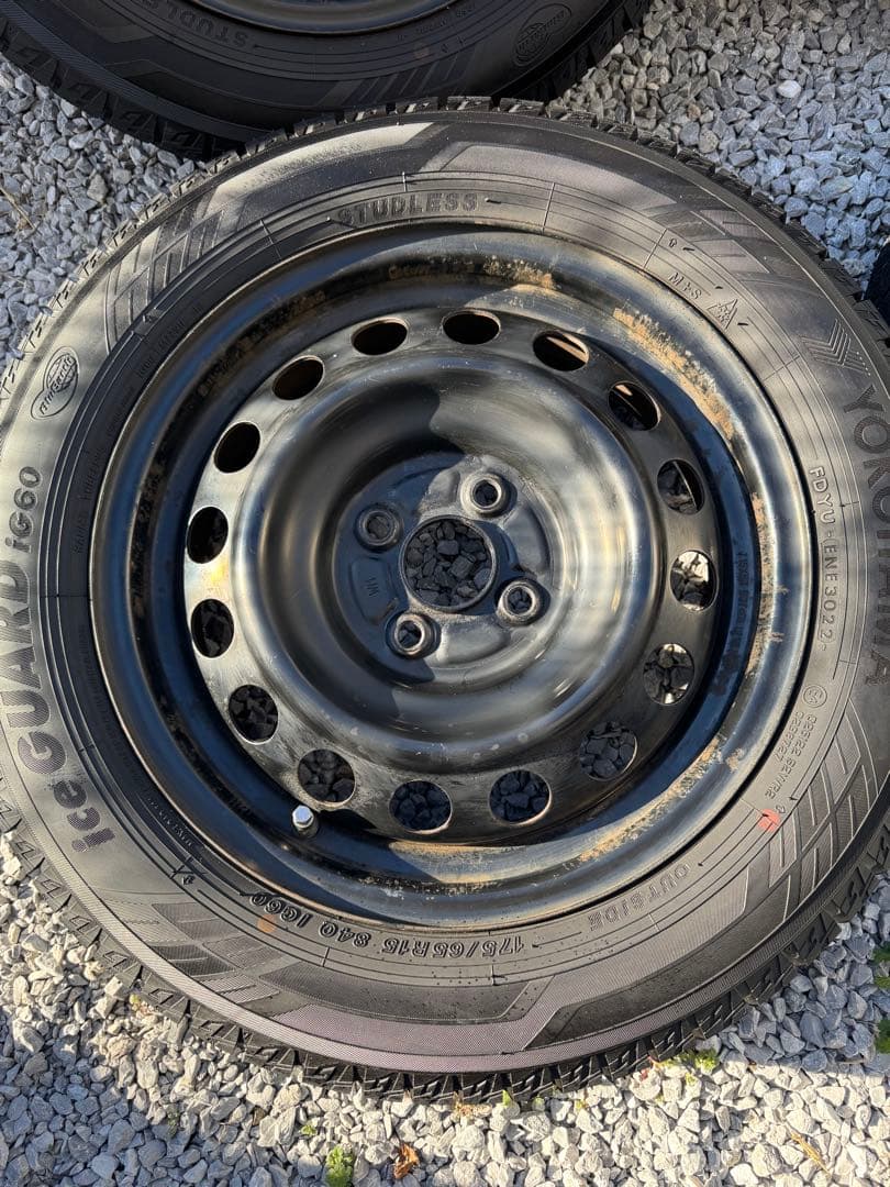 キ*2様 バリ山トヨタ15インチ鉄ホイール175/65R15スタッドレスタイヤ付