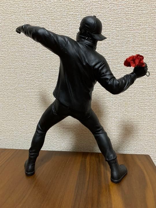 FLOWER BOMBER バンクシー フィギュア　BLACK