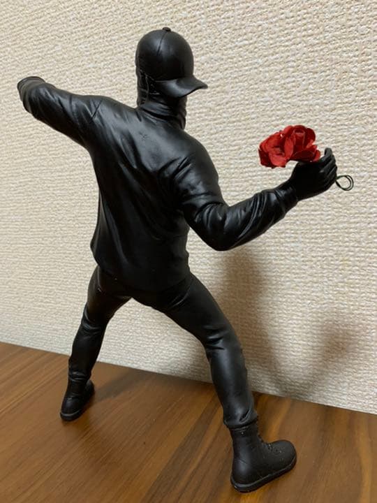 FLOWER BOMBER バンクシー フィギュア　BLACK