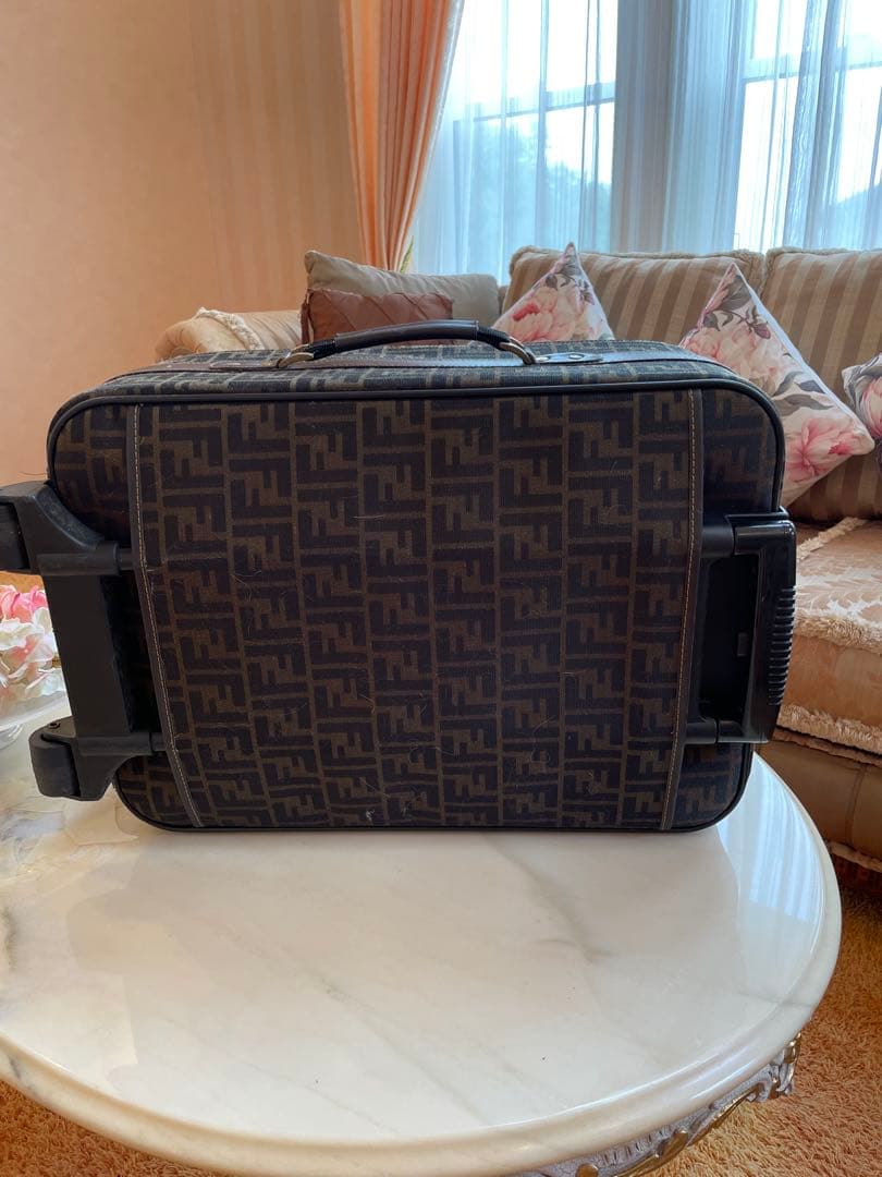希少❣️FENDIフェンディズッカ柄‼️2輪キャリーケース❣️極美品‼️スタイリッシュ