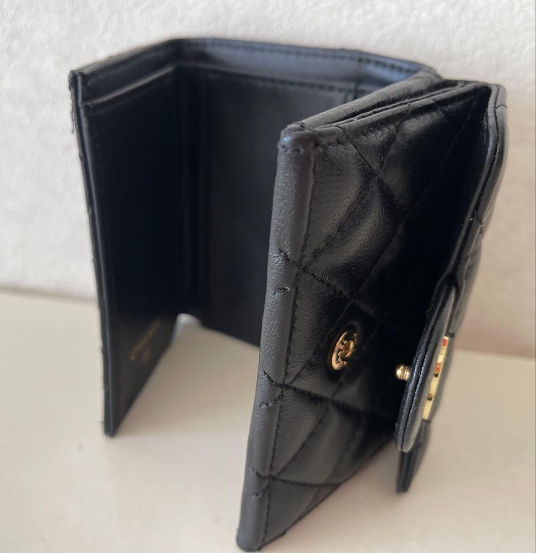 未使用 CHANEL ブラック 三つ折り財布