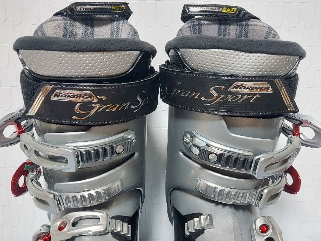 NORDICA スキーブーツ 26-26.5cm 収納バッグ付き