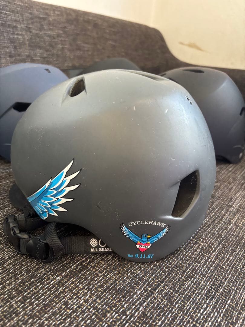 値下げ　bern ヘルメット　セット　スケボー　スノボー　自転車にも