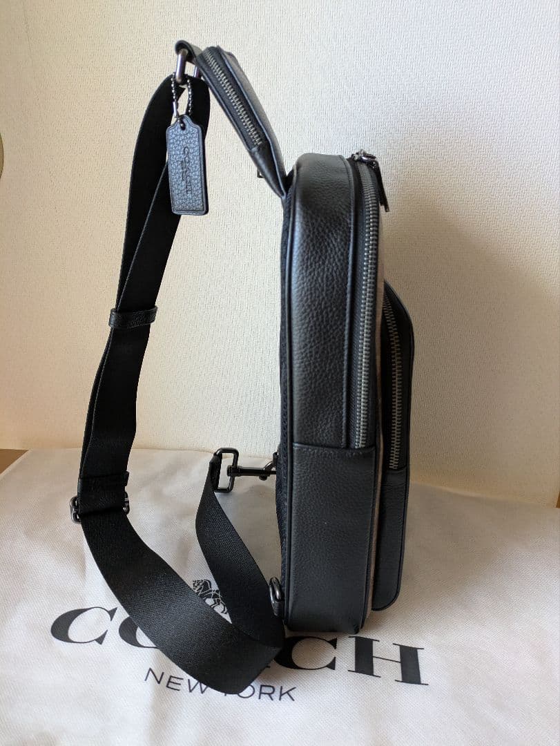 1月末までの出品【新品・未使用】COACHボディバッグ