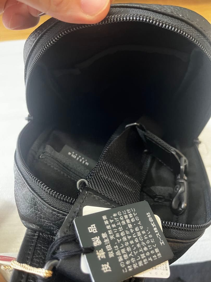 断捨離SALE 新品未使用品　ACE nilima 黒 レザー ボディバッグ