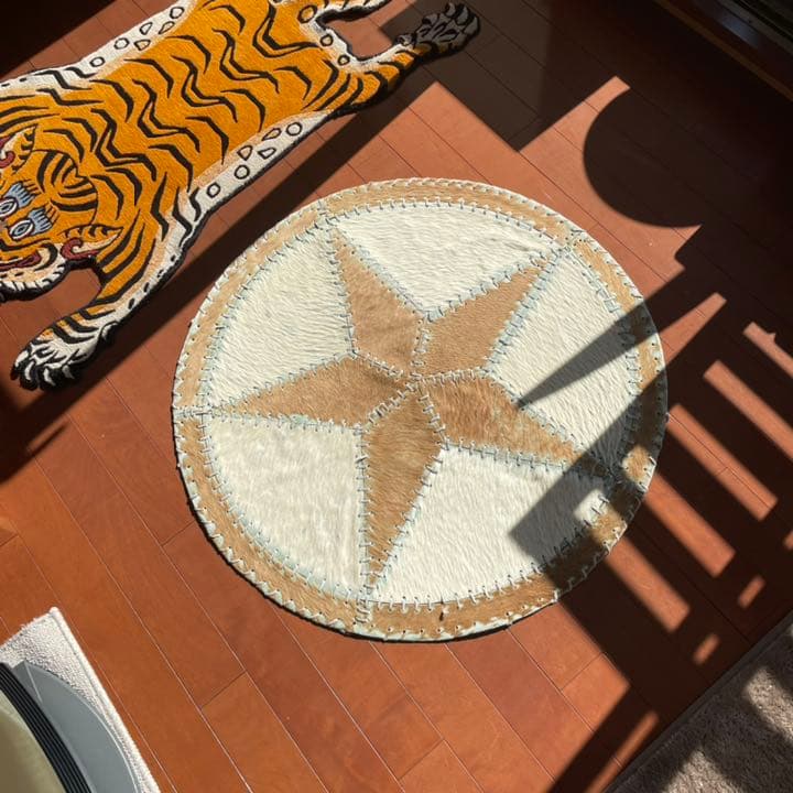 牛毛革／ラグ／敷物／ハラコ／カーペット／レザークラフト／アンティーク
