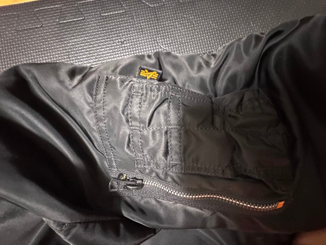 ALPHA INDUSTRIES MA-1 ブラック フライトジャケット