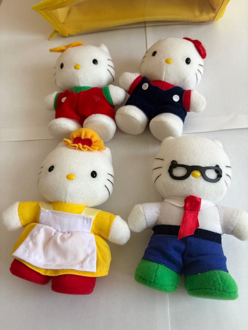 ハローキティ ファミリー いちご型キャリーハウス ぬいぐるみ付き
