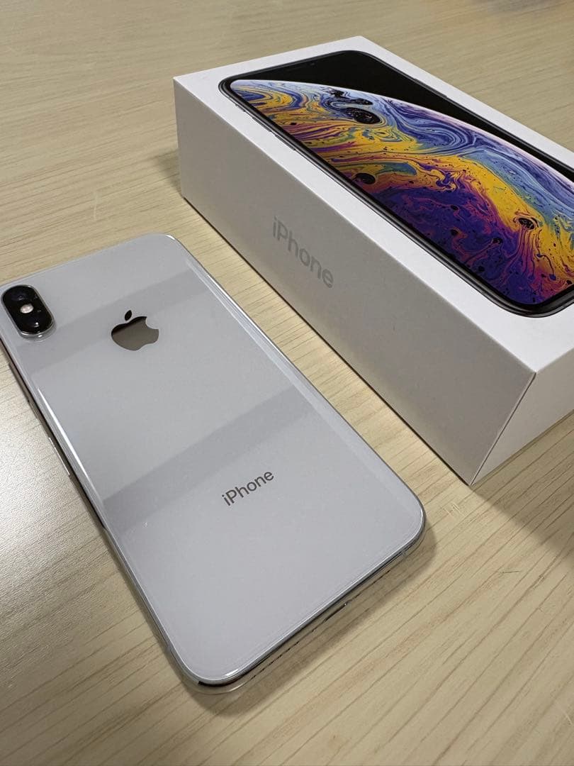 Apple iPhone XS シルバー 64GB momo