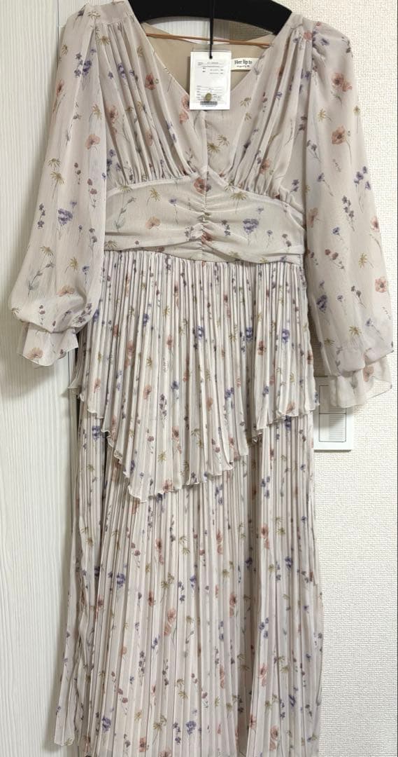 ワンピース Herlipto In Bloom Pleated Chiffon Dress