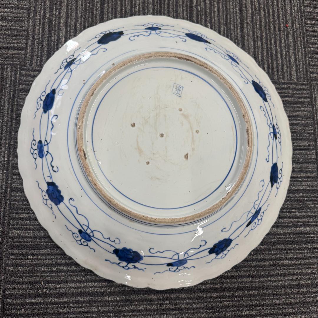 古伊万里 染付 牡丹 浮彫 唐草 大皿　 骨董品45CM