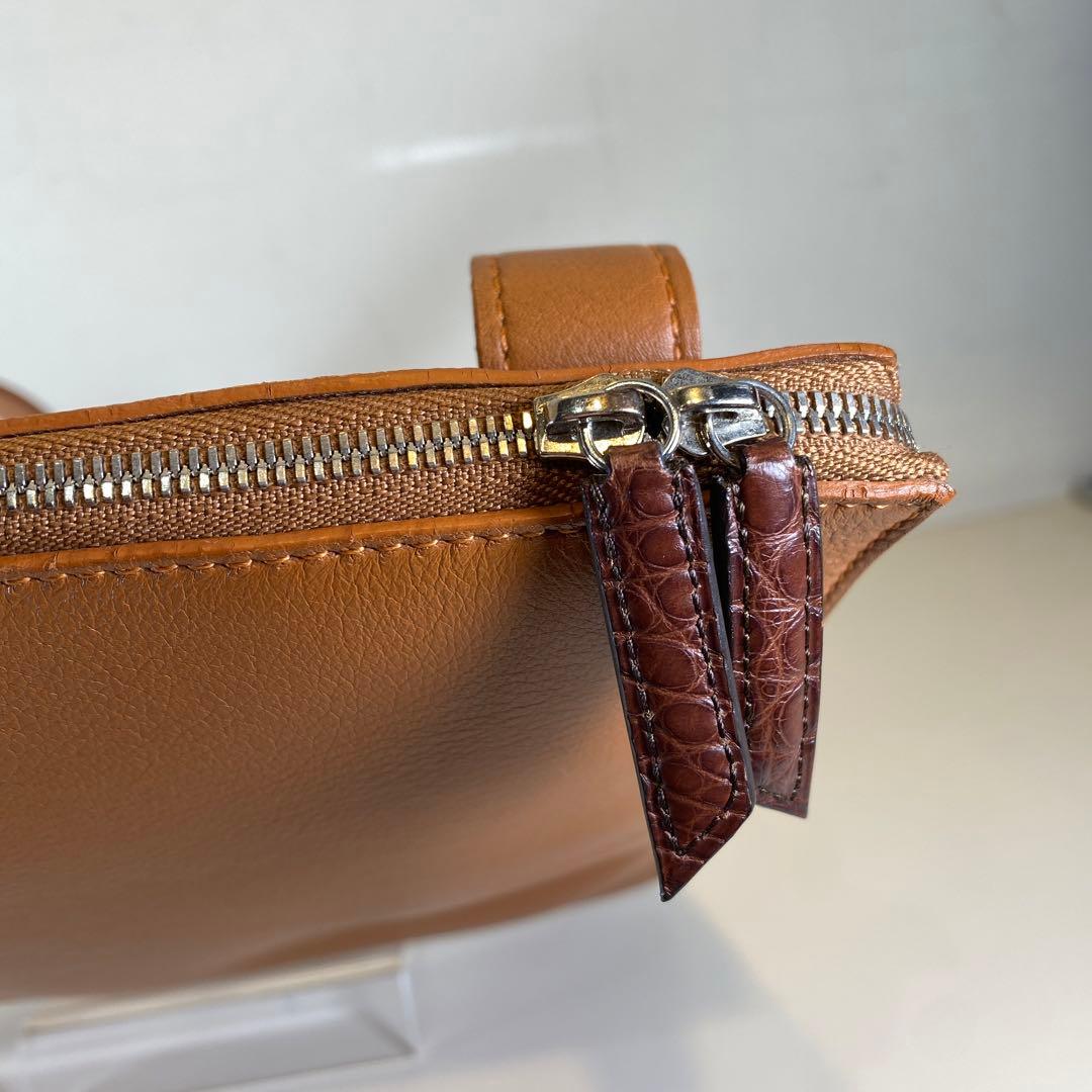【未使用】カミーユフォルネ　紳士用　レザーショルダーバッグ　キャメル　定価50万