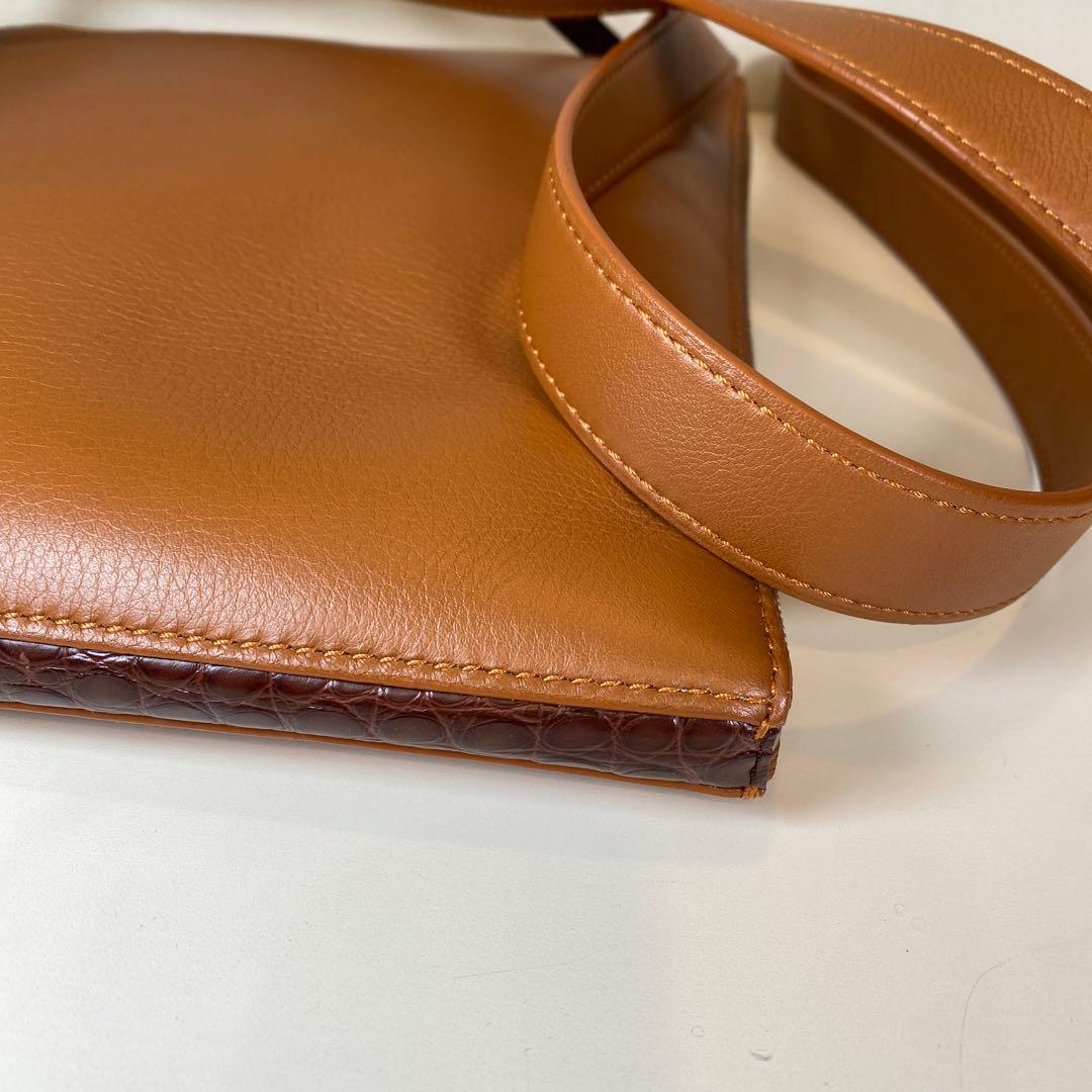 【未使用】カミーユフォルネ　紳士用　レザーショルダーバッグ　キャメル　定価50万