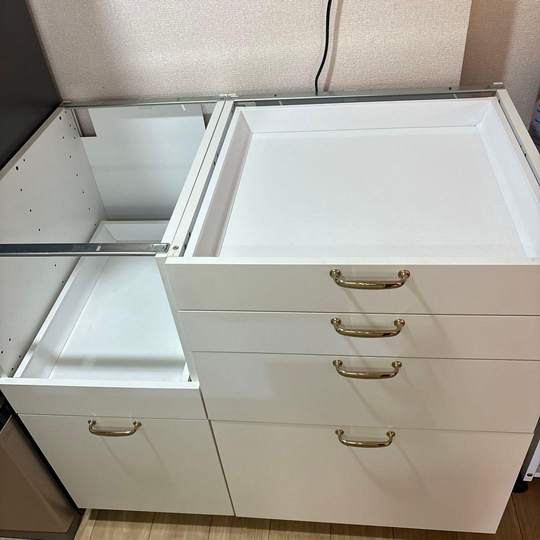 IKEA キッチン　棚　カップボード