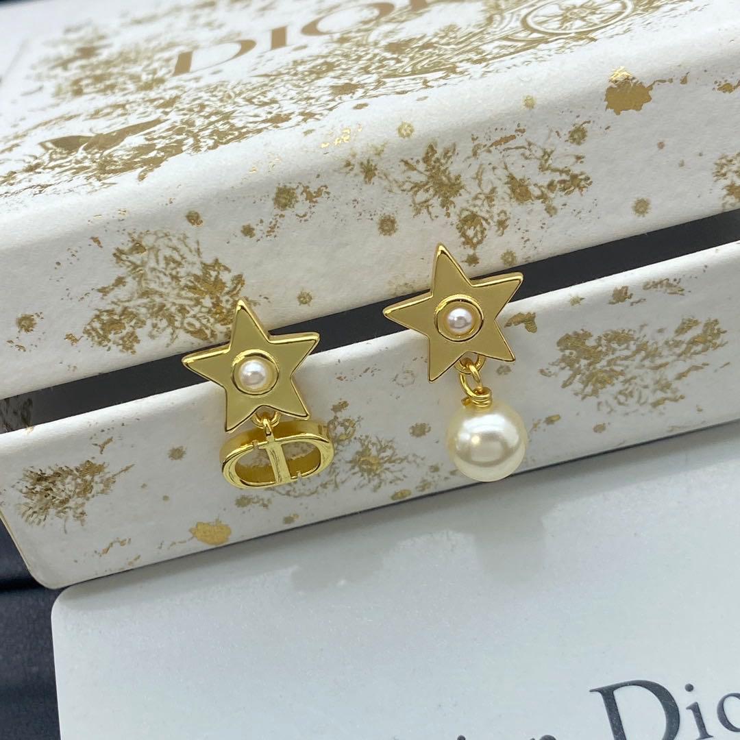DIOR スターモチーフ ゴールドカラー ピアス
