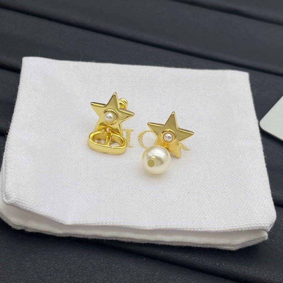 DIOR スターモチーフ ゴールドカラー ピアス