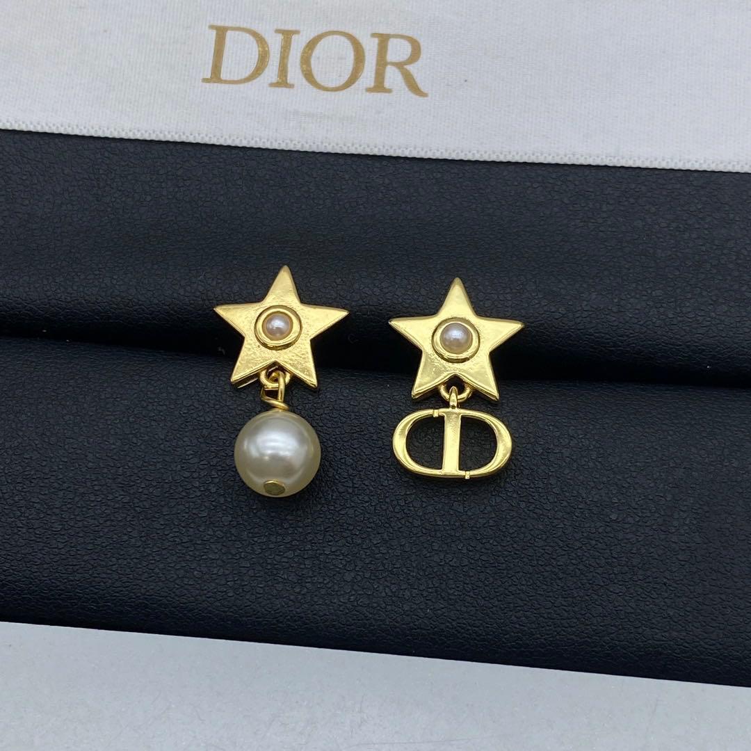 DIOR スターモチーフ ゴールドカラー ピアス