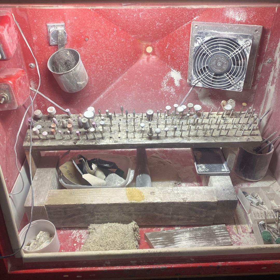 夜光貝のペンダント「海神の鱗」幸運の釣り針ハワイアンジュエリー　ボーンカービング