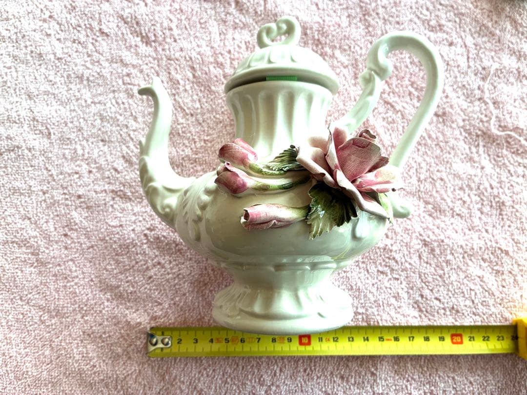 イタリアのカポディモンテ（Capodimonte）スタイルの陶器製